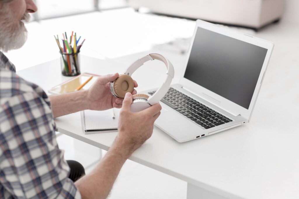 personne qui test son audition en ligne