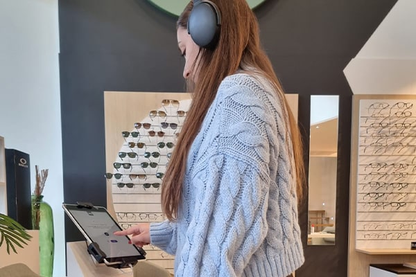 Test Auditif en magasin sur Borne Wytest  : Une Expérience Rapide, Fiable et Accessible en Magasin